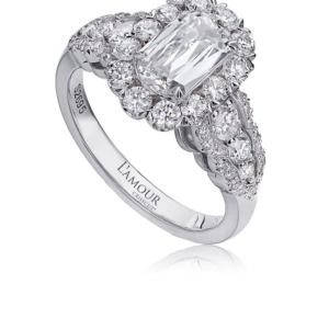 Elegant Diamond Engagement Ring Set in 18K White Gold with Scalloped Setting