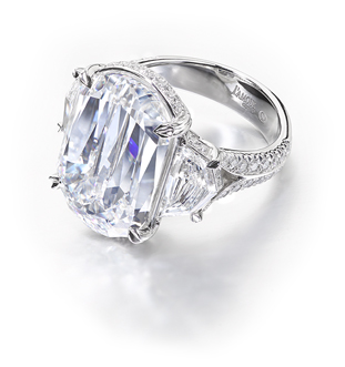 Image of engagement ring in a guide on How to buy an engagement ring: Engagement ring checklist